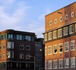 Links het blok uit 1992, rechts de oude bouw.
<br/>
Gert-Jan Lobbes, 2015